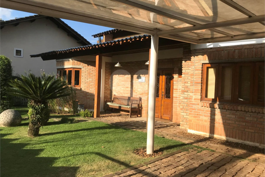 Casa à venda com 4 quartos, sendo 3 suítes, no condomínio Alpes da Cantareira, Mairiporã - SP