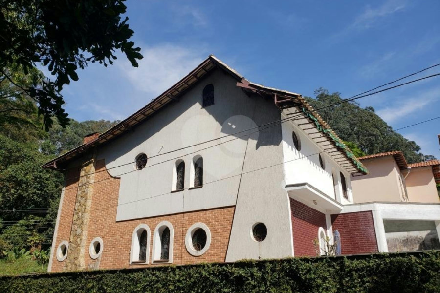 Sobrado à venda com 4 quartos, sendo 1 suíte, em Jardim Floresta, São Paulo, SP