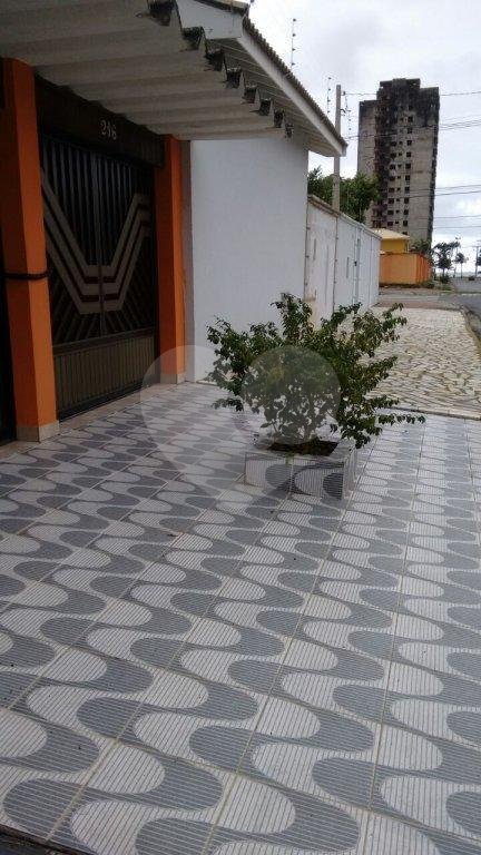 Casa à venda com 2 quartos, sendo 1 suíte, em Solemar, Praia Grande, SP