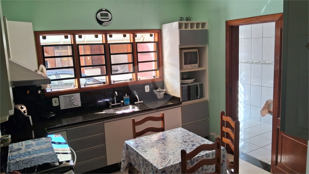 Sobrado à venda com 4 quartos, sendo 2 suítes, em Jardim Quisisana, Poços de Caldas, MG