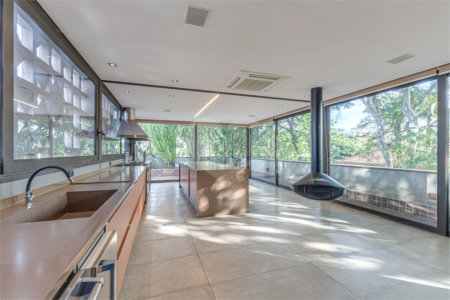 Casa à venda com 4 quartos, sendo 3 suítes, em Vila Nova Conceição, São Paulo, SP