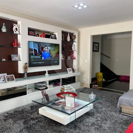 Casa à venda com 4 quartos, sendo 2 suítes,  no condomínio Village Place, São Paulo - SP