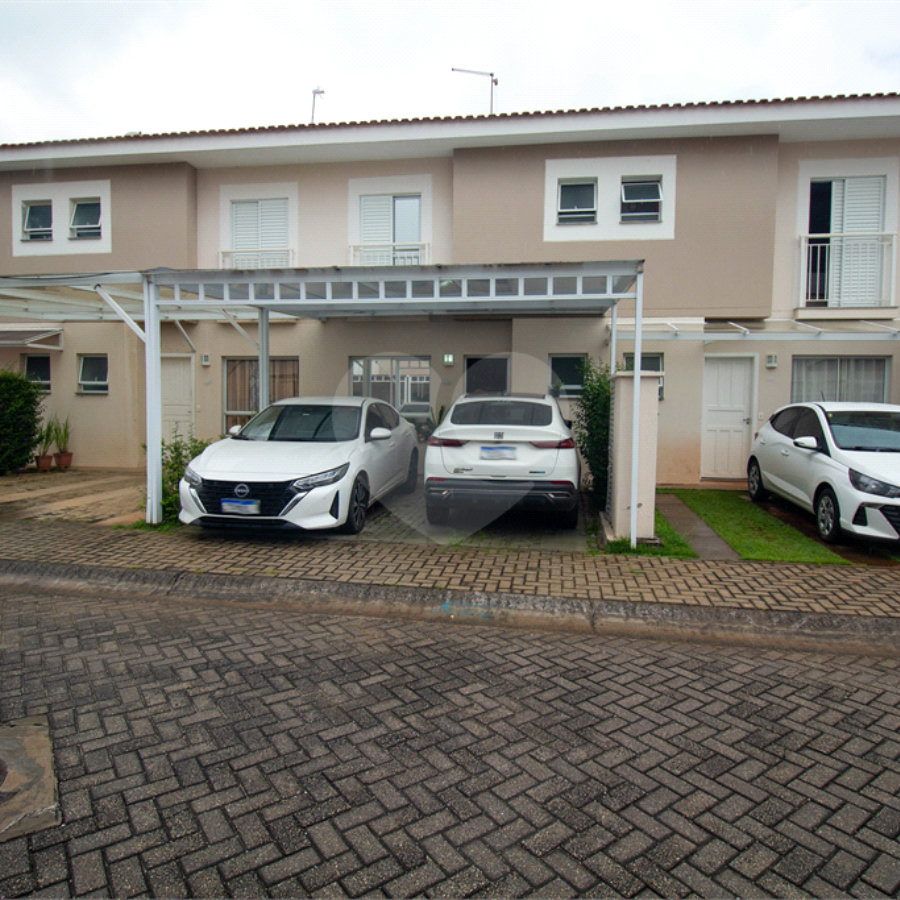 Casa à venda com 3 quartos, sendo 1 suíte, no condomínio Village Christian, São Roque - SP