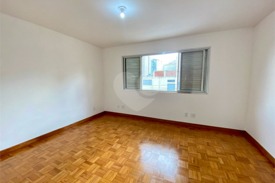 Sobrado à venda com 4 quartos, sendo 1 suíte, em Vila Guarani, São Paulo, SP