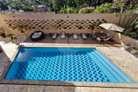 Casa à venda com 4 suítes no condomínio Villa Viana II, Cotia - SP
