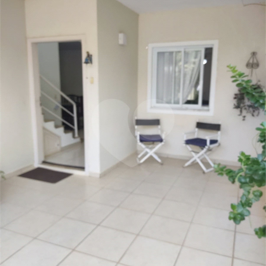 Casa à venda com 3 quartos, sendo 1 suíte, no condomínio Picollo Villaggio, Louveira - SP