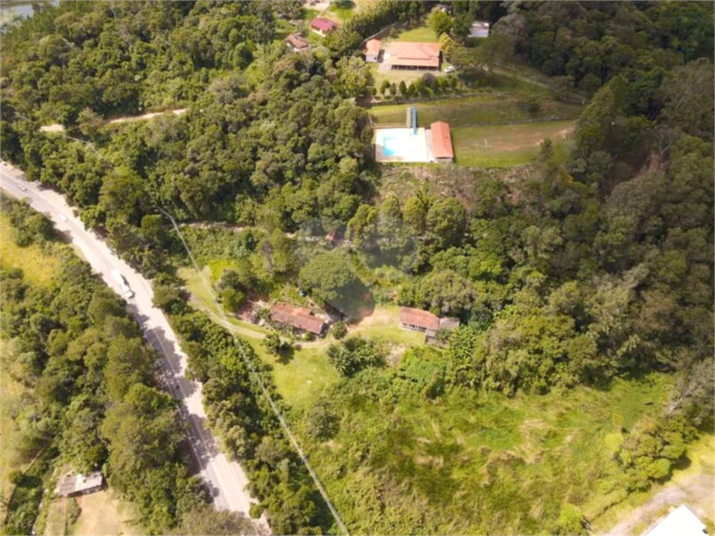 Sítio à venda com 6 quartos, sendo 1 suíte, no Centro (são João Novo), São Roque, SP