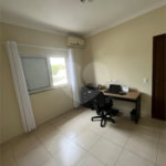 Casa à venda com 3 quartos, sendo 1 suíte, no condomínio Lago da Serra, Araçoiaba da Serra - SP