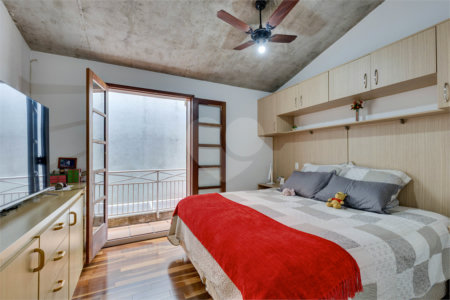 Sobrado à venda com 4 quartos, sendo 1 suíte, em Alto da Boa Vista, São Paulo, SP