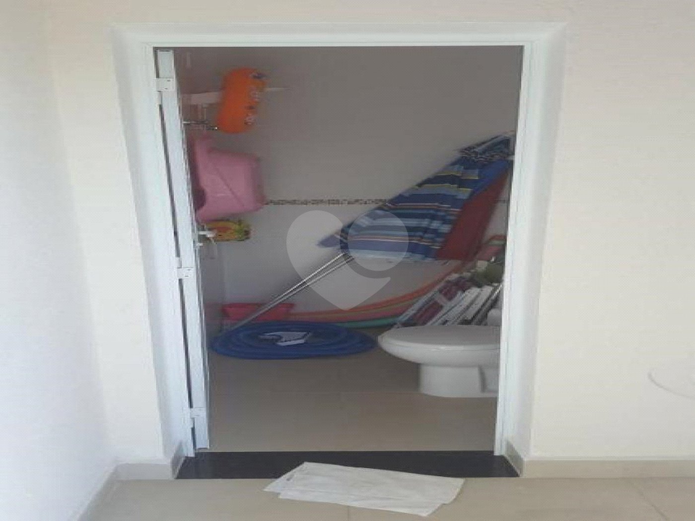 Casa à venda com 4 quartos, sendo 2 suítes, no condomínio Village Ipanema, Araçoiaba da Serra - SP