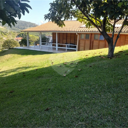 Chácara à venda com 4 quartos, sendo 1 suíte, em Chácaras Fernão Dias, Atibaia, SP