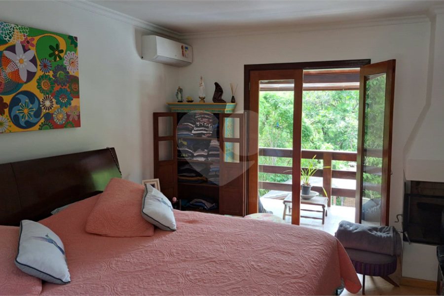 Casa à venda com 6 quartos, sendo 4 suítes, no condomínio Alpes da Cantareira, Mairiporã - SP