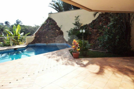 Casa à venda com 5 suítes em Jardim Leonor, São Paulo, SP