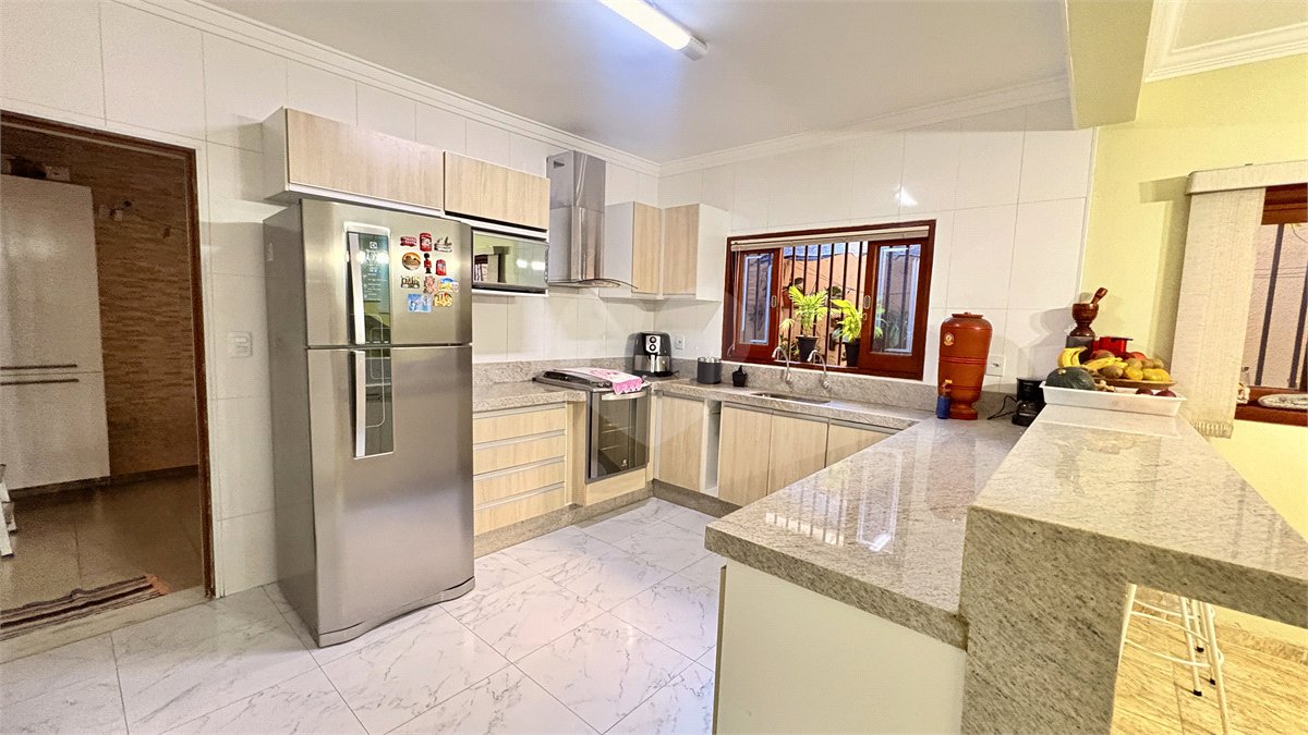 Sobrado à venda com 3 quartos, sendo 1 suíte, em Jardim São Guilherme, Sorocaba, SP