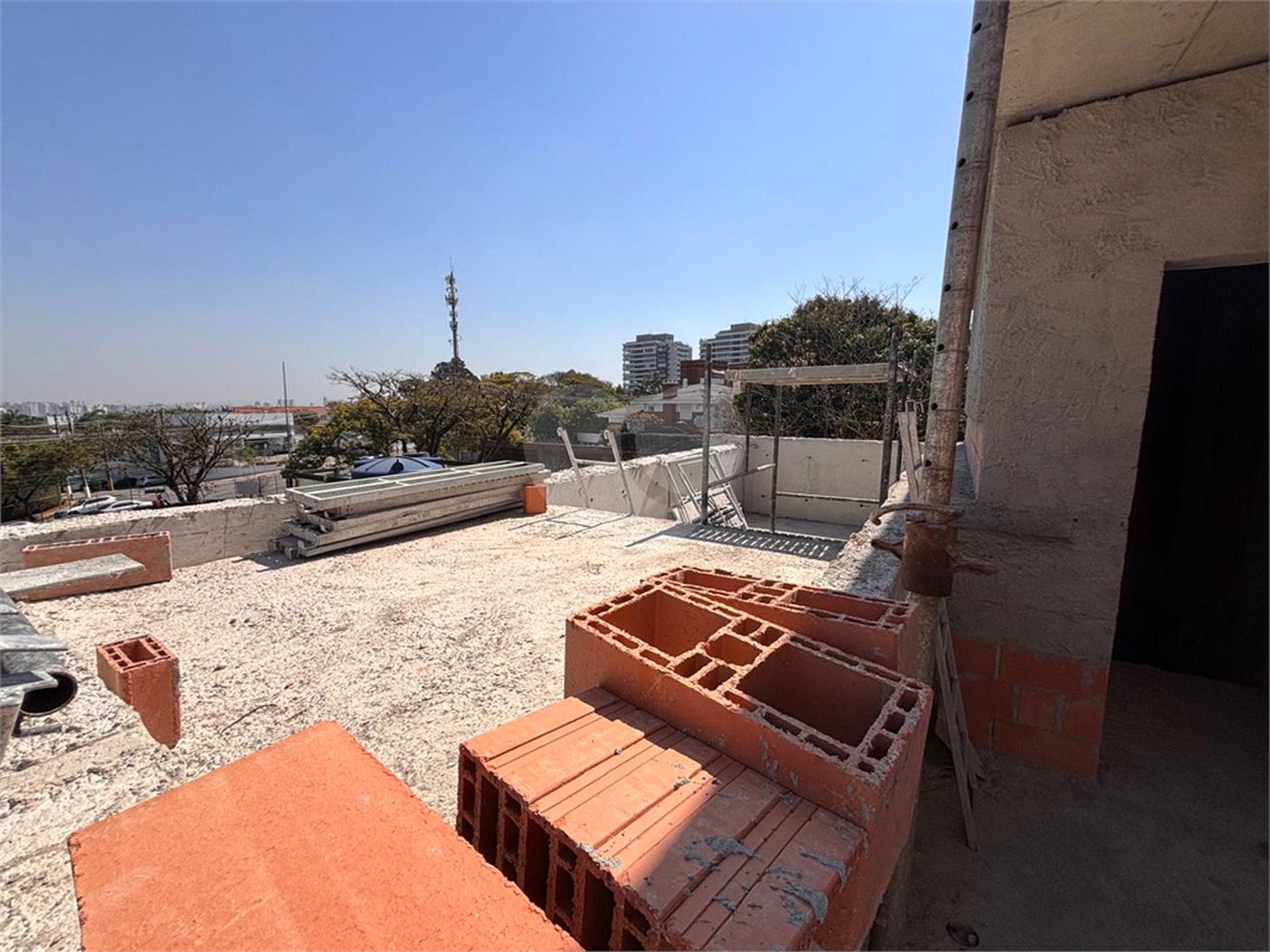 Casa à venda com 4 suítes no condomínio Casa Jardim Paineiras, São Paulo - SP