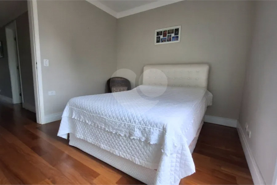 Casa à venda com 5 quartos, sendo 2 suítes,  no condomínio Floradas da Serra, São Paulo - SP
