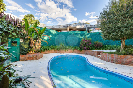 Casa Térrea à venda com 3 suítes em Jardim dos Estados, São Paulo, SP