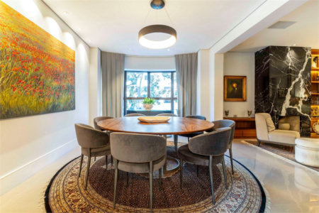 Apartamento à venda com 4 quartos, sendo 3 suítes, em Moema, São Paulo, SP
