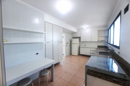 Apartamento Residencial à venda, Pitangueiras, Guarujá - AP0136.
