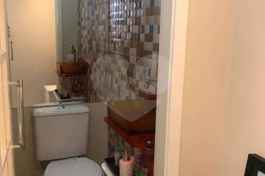Casa à venda com 2 quartos, sendo 1 suíte, no condomínio Res Santa Inês, São Paulo - SP