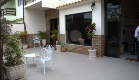 Casa à venda com 3 quartos, sendo 1 suíte, no condomínio Village da Posse, Rio de Janeiro - RJ