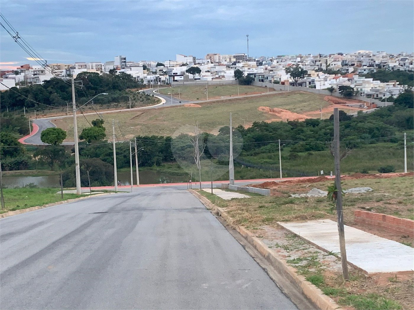 Terreno à venda no condomínio Jardim Residencial Helena Maria, Sorocaba - SP
