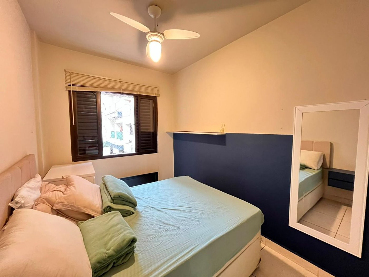 Apartamento com 2 dormitórios à venda, 54 m² por R$ 280.000,00 - Balneário Cidade Atlântica - Guarujá/SP