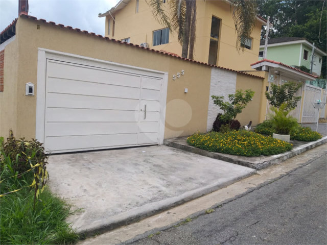 Sobrado à venda com 4 quartos, sendo 1 suíte,  em Tremembé, São Paulo, SP