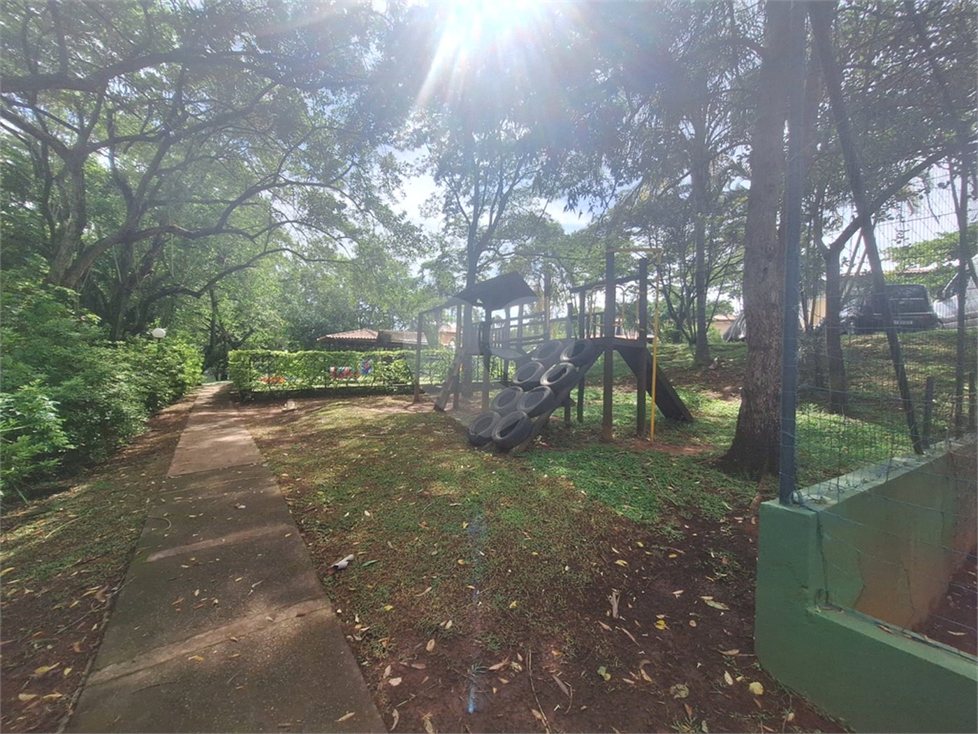 Casa à venda com 5 quartos, sendo 3 suítes,  no condomínio Vila Panamericana, São Paulo - SP