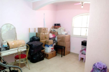 Sobrado à venda com 3 quartos, sendo 2 suítes, em Vila Rea, Poá, SP