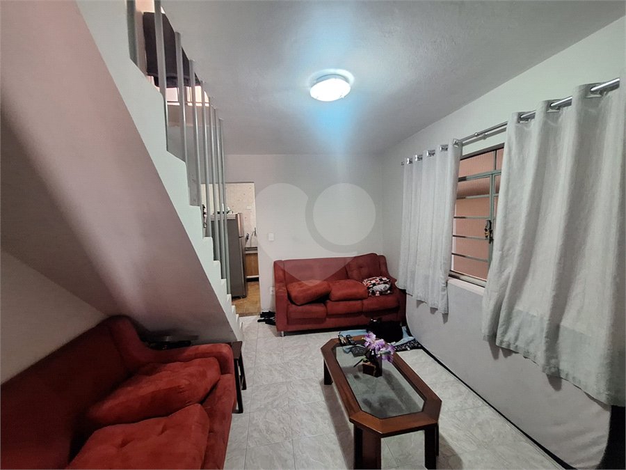 Sobrado à venda com 2 quartos em Vila Nivi, São Paulo, SP