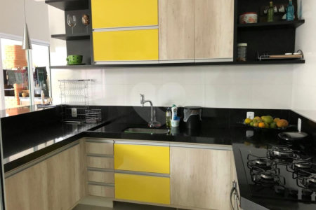 Casa à venda com 3 quartos, sendo 1 suíte, no condomínio Golden Park, Sorocaba - SP