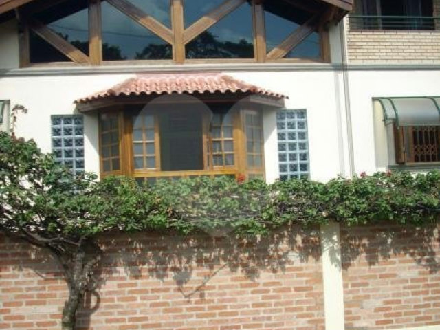 Sobrado à venda com 4 quartos, sendo 2 suítes, em Tremembé, São Paulo, SP