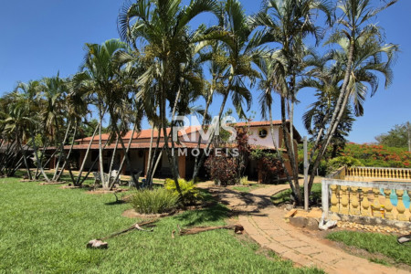 Chácara à venda com 4 quartos, sendo 1 suíte,  em Colinas do Mosteiro de Itaici, Indaiatuba, SP