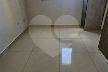 Apartamento Locação Condomínio Anguri com 02 dormitórios com Ar e Sacada
