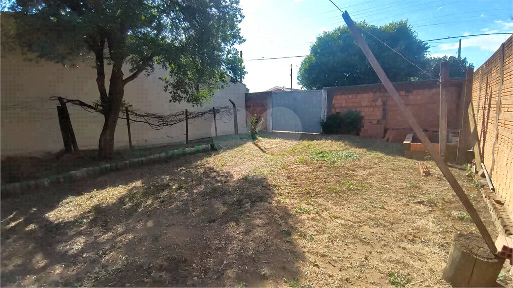 Terreno á venda no Jardim Tangara.