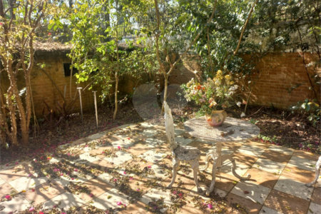 Casa à venda com 3 quartos, sendo 2 suítes, em Morumbi, São Paulo, SP