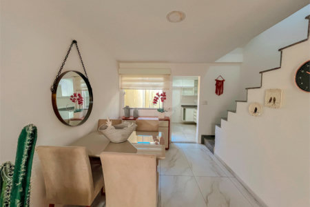Casa à venda com 4 quartos, sendo 1 suíte, no condomínio Imperial Santa Cruz, Rio de Janeiro - RJ