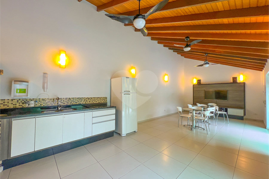 Casa à venda com 4 quartos, sendo 2 suítes,  no condomínio Floradas da Serra, São Paulo - SP