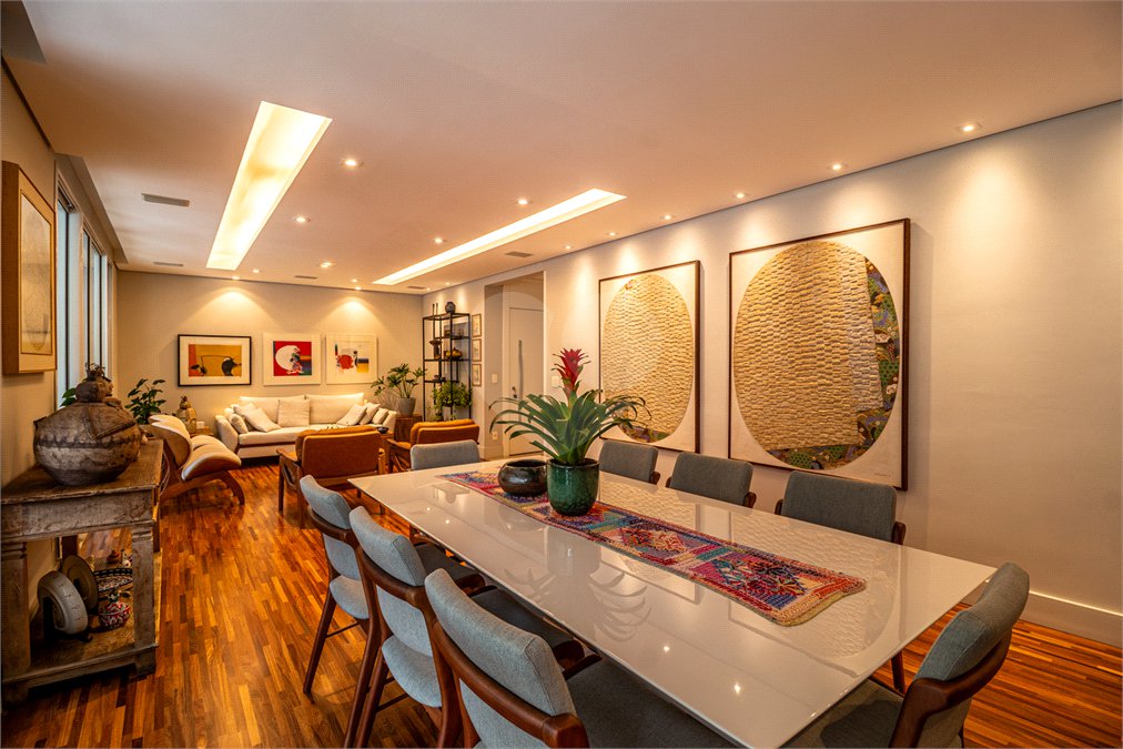 Apartamento Campo Belo à Venda 274 m² 4 Suítes 4 Vagas com Clima de Casa e Vista Verde