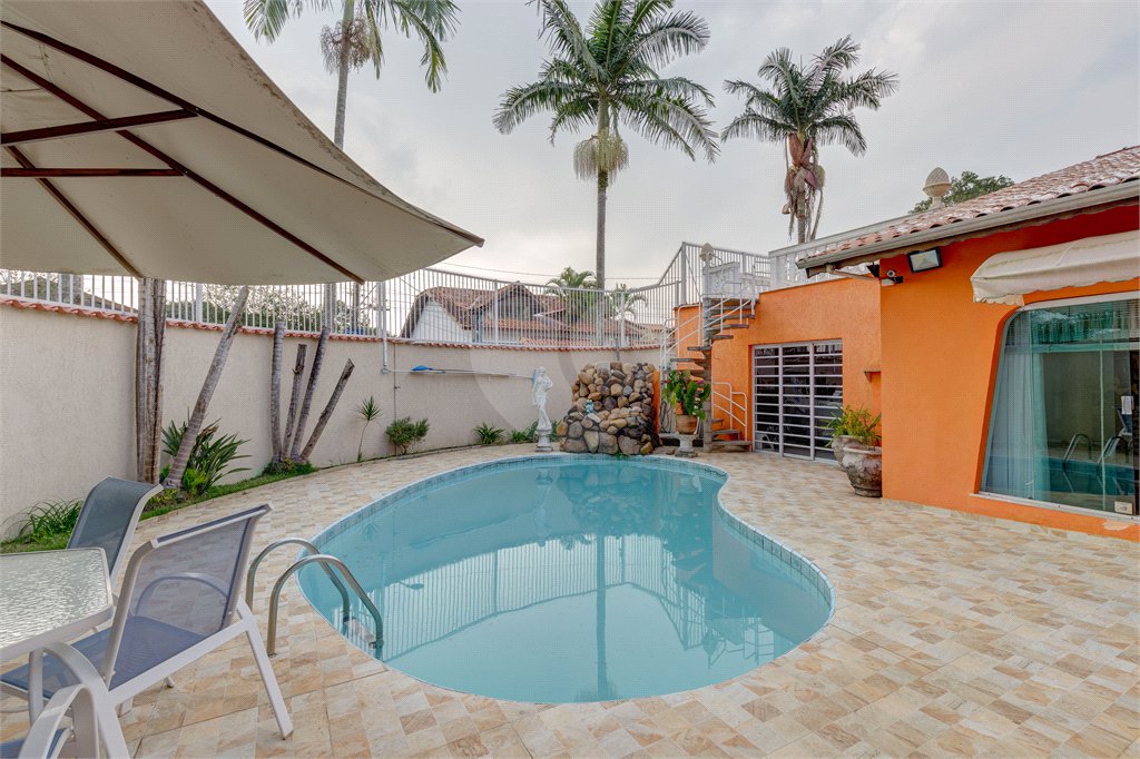 Casa Térrea à venda com 4 quartos, sendo 3 suítes, em Interlagos, São Paulo, SP