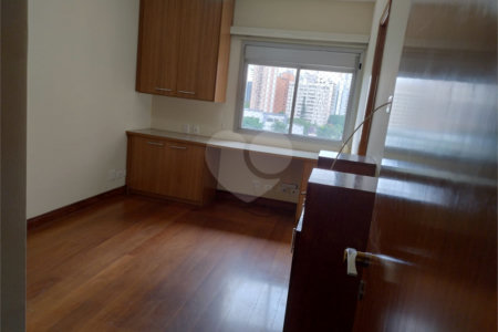 Apartamento para alugar com 3 suítes em Campo Belo, São Paulo, SP