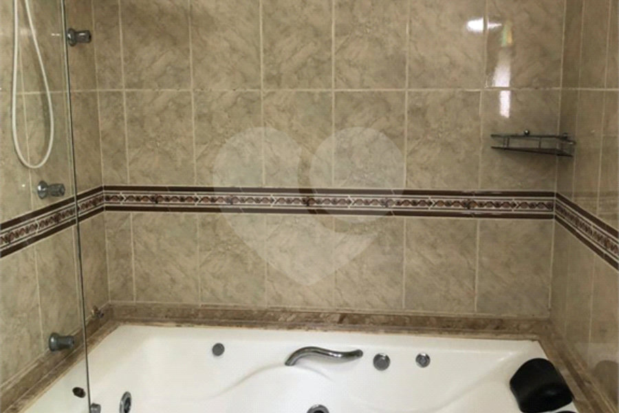 Casa à venda com 3 quartos, sendo 1 suíte, no condomínio Jardim das Pedras, São Paulo - SP