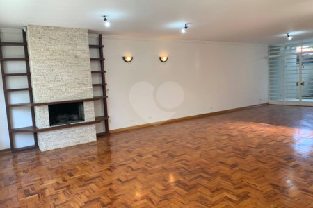 Casa à venda com 4 quartos, sendo 2 suítes, em Brooklin, São Paulo, SP