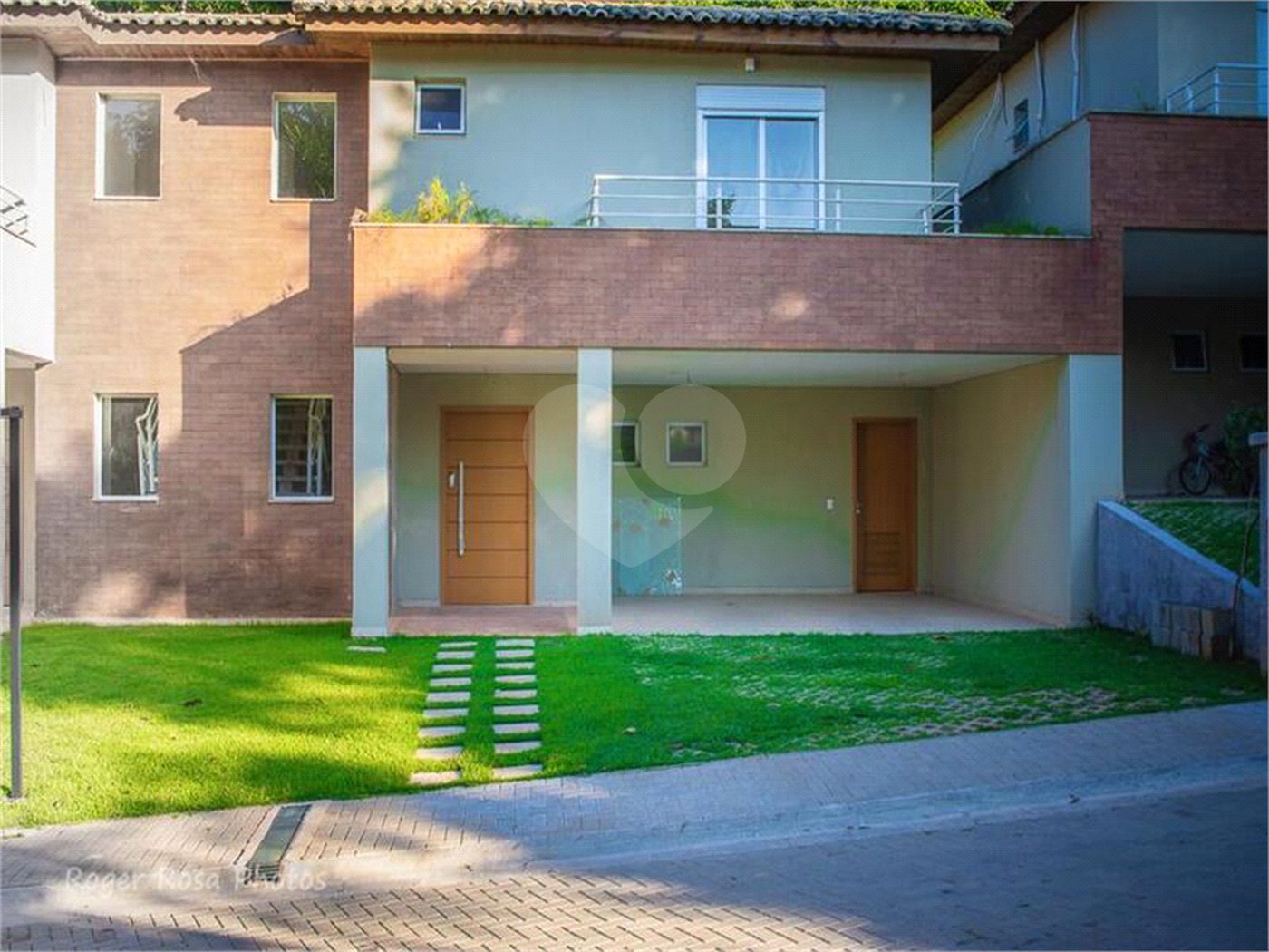 Casa à venda com 3 suítes no condomínio Ecovillágio, São Roque - SP