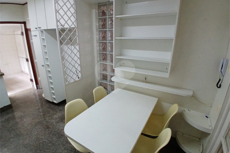 Casa à venda ou para alugar com 3 quartos, sendo 2 suítes, no condomínio Chácara das Rosas, São Paulo - SP