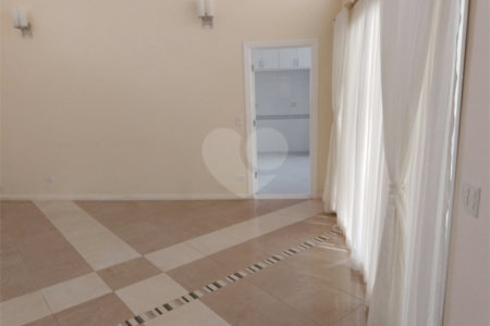 Casa à venda com 4 quartos, sendo 2 suítes,  em Vila Santista, Atibaia, SP