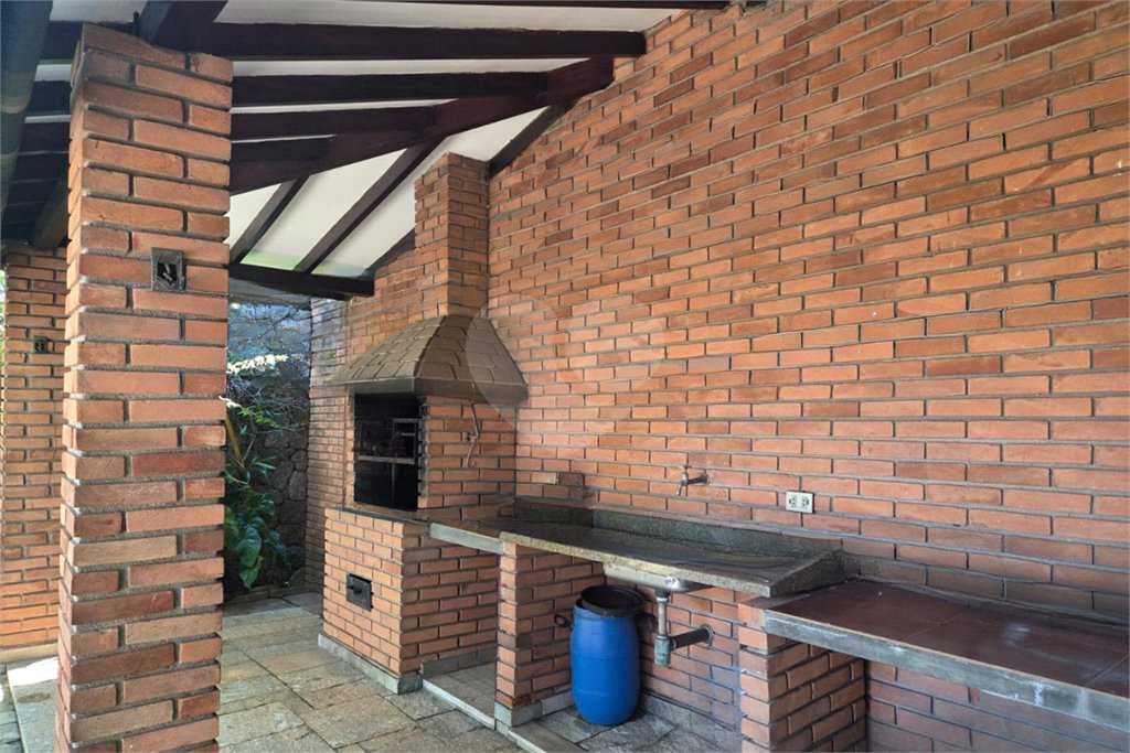 Casa à venda com 4 quartos, sendo 2 suítes, em Cidade São Francisco, São Paulo, SP