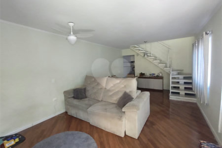 Casa à venda com 3 quartos, sendo 2 suítes, em Jardim Mangalot, São Paulo, SP