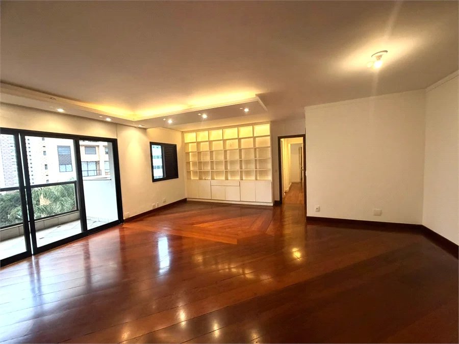 Apartamento à venda com 3 suítes em Vila Suzana, São Paulo, SP